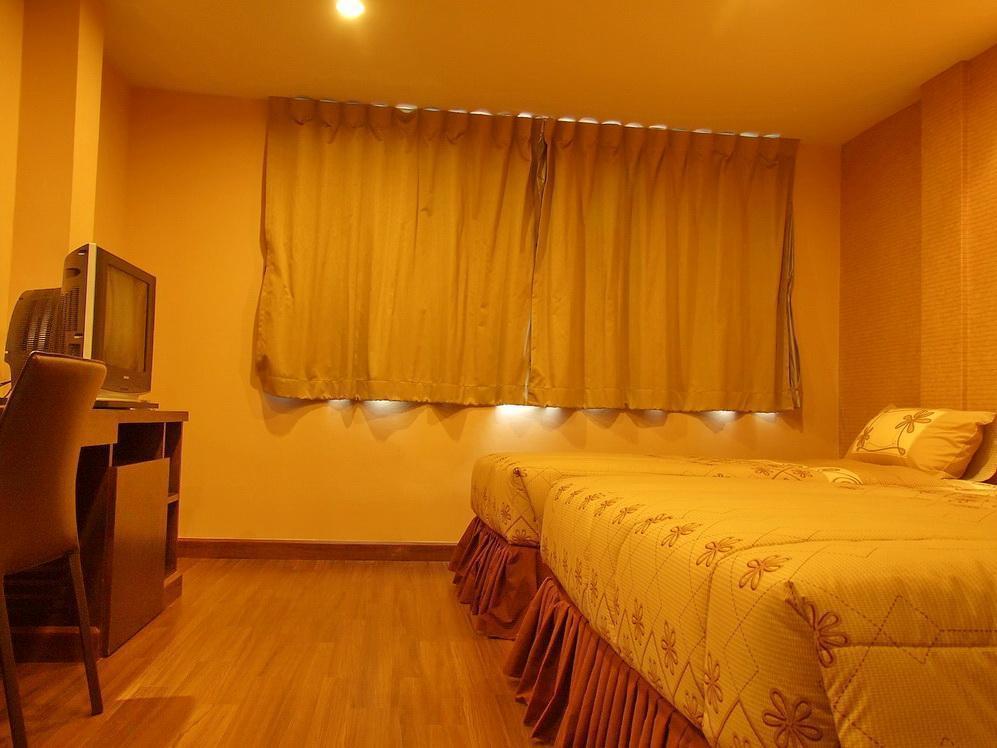 499 Hotel Ratchadapisek Μπανγκόκ Εξωτερικό φωτογραφία